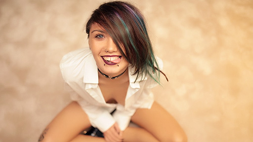  Nothing like seeing this sensual webcam model put on a show. ErikaaHo...